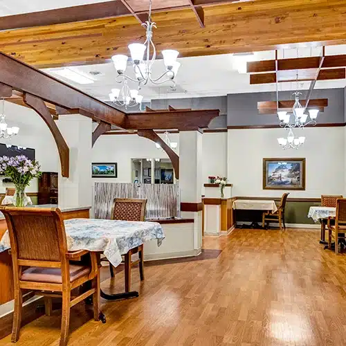 A dining area at Lacamas Creek